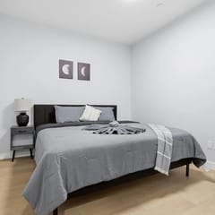 Central 1BR Apartment Near Downtown